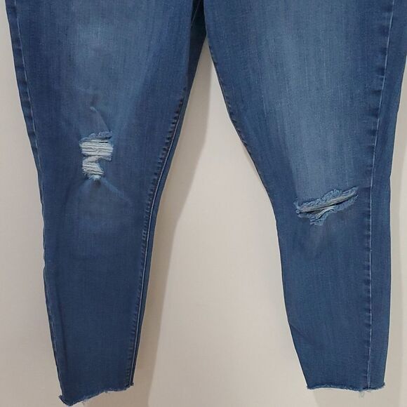 Gap distressed crop jeans - Picture 3 of 7